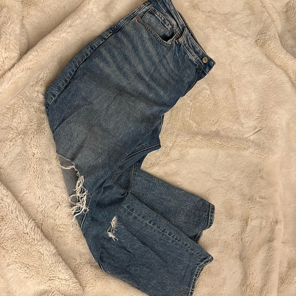 American Eagle Jeans with Ripped Knees!